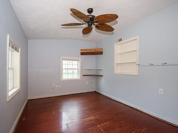 2nd image of 271 Gunn Ave