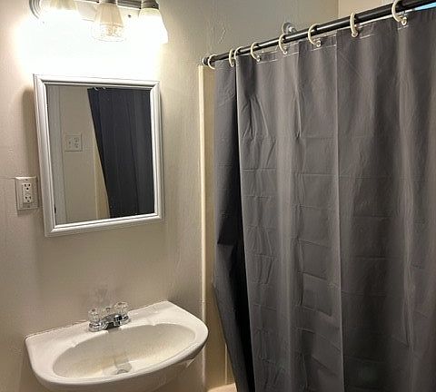 5th image of 104 Georgian Dr