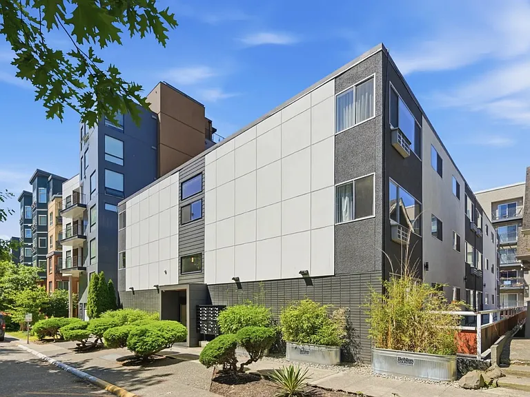 4731 12th Ave NE #101 — Photo 11