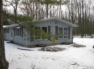 826 E Oakridge Ct, Midland, MI 48640