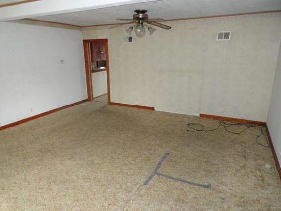 5th image of 665 Oak St