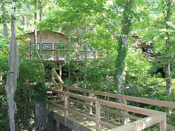 3rd image of 30 Holly Ln