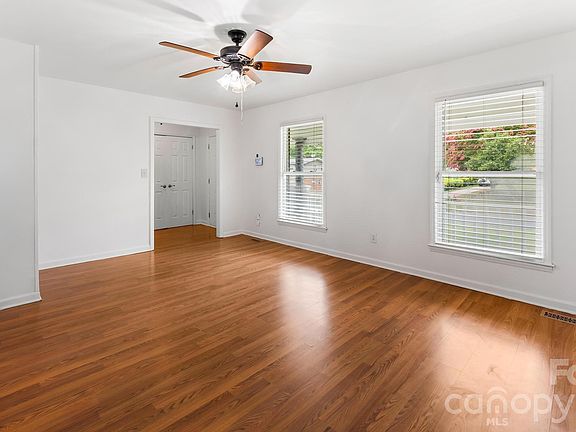 4th image of 1131 Mount Kisco Dr