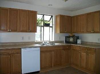 2nd image of 915 S 27th St