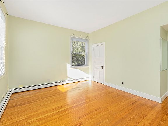 5th image of 242 Wayland Ave #1