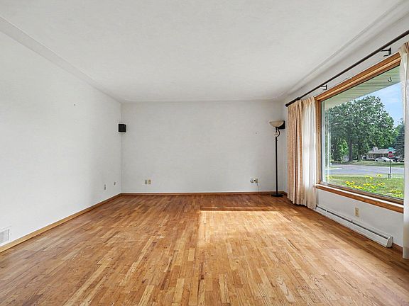 5th image of 547 Wattles Rd N