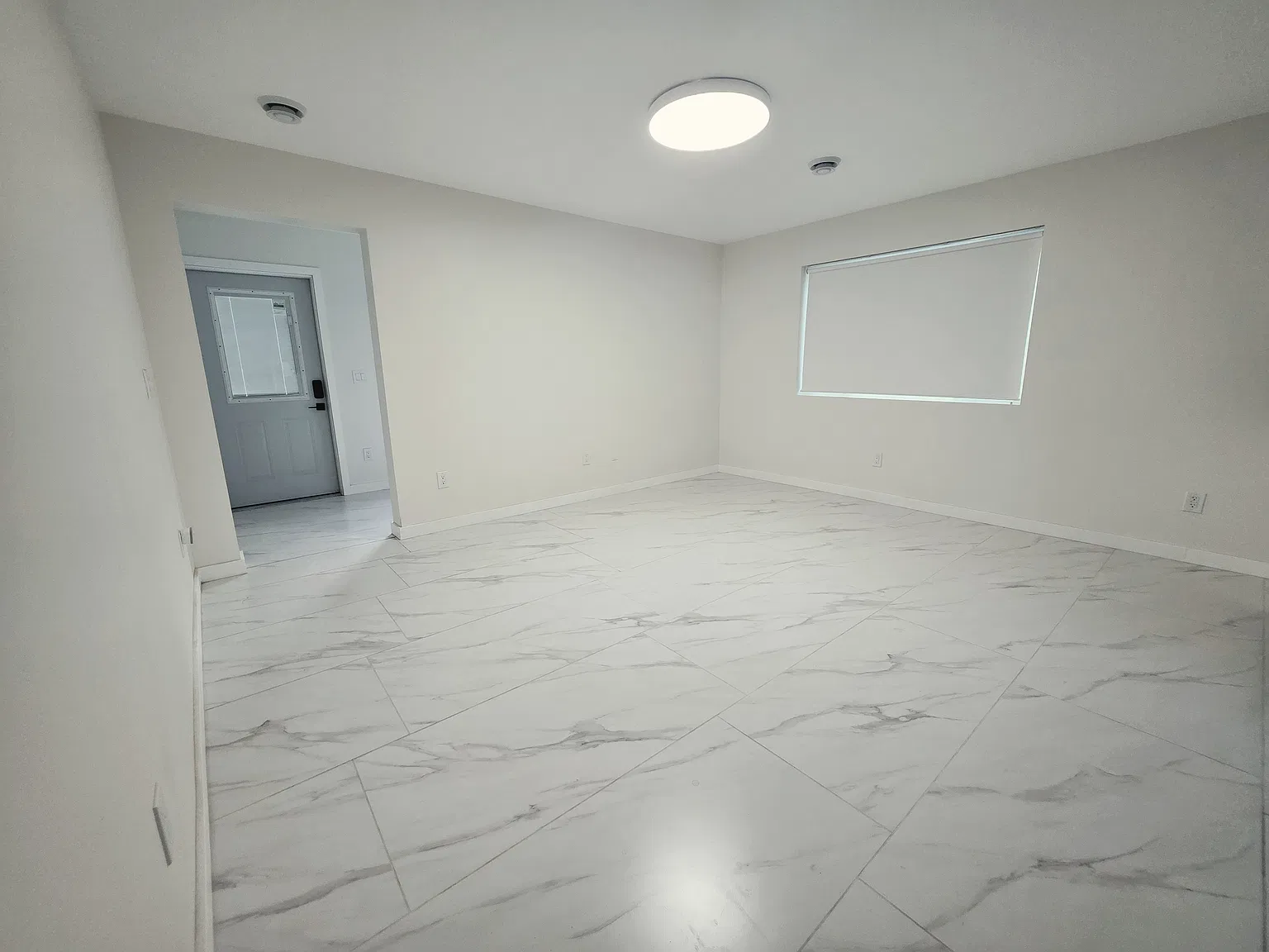 1227 Ross Ave — Photo 2