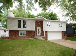 5900 NW 4th St, Lincoln, NE 68521
