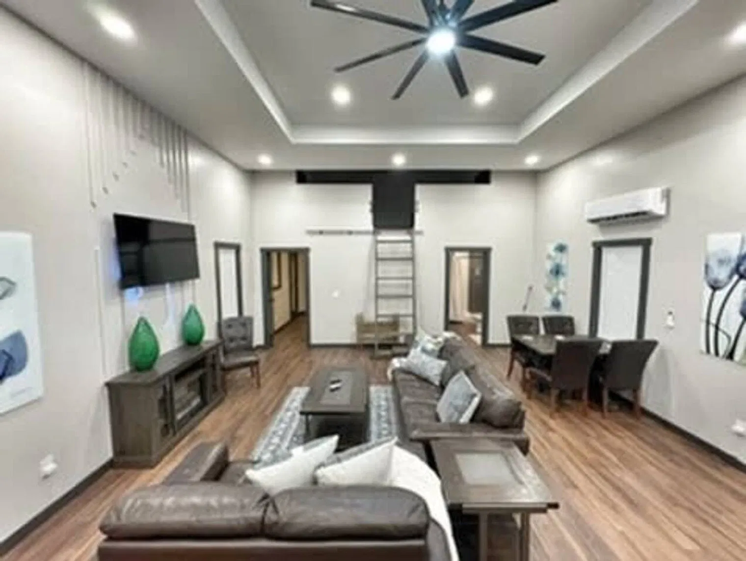 2 bed, 1.0 bath, $2,554 — Photo 3