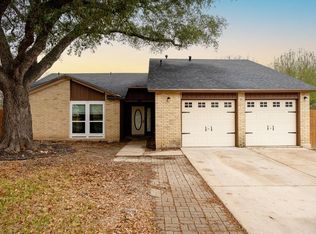 833 Garden Meadow Dr, Universal City, TX 78148