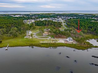 561 Avocet Dr, Beaufort, NC 28516