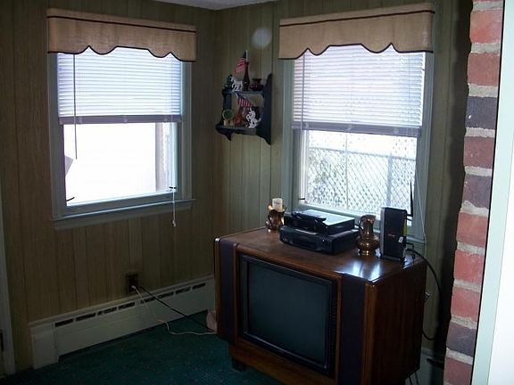 5th image of 224-226 Elwood Ave E