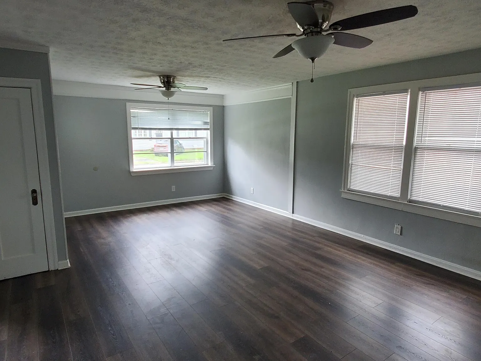 3 bed, 1.0 bath, 1578 sqft, $1,895 — Photo 2