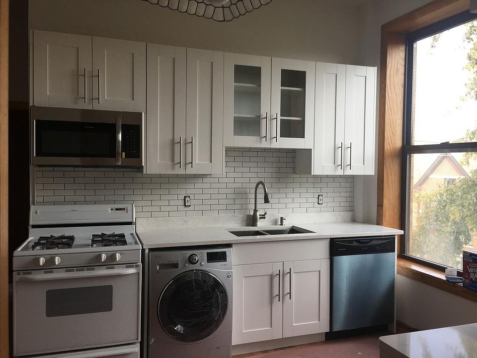 1st image of 802 N Leavitt St #3