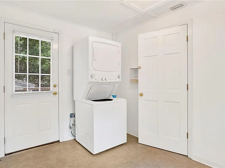 309 Border Dr W — Photo 15