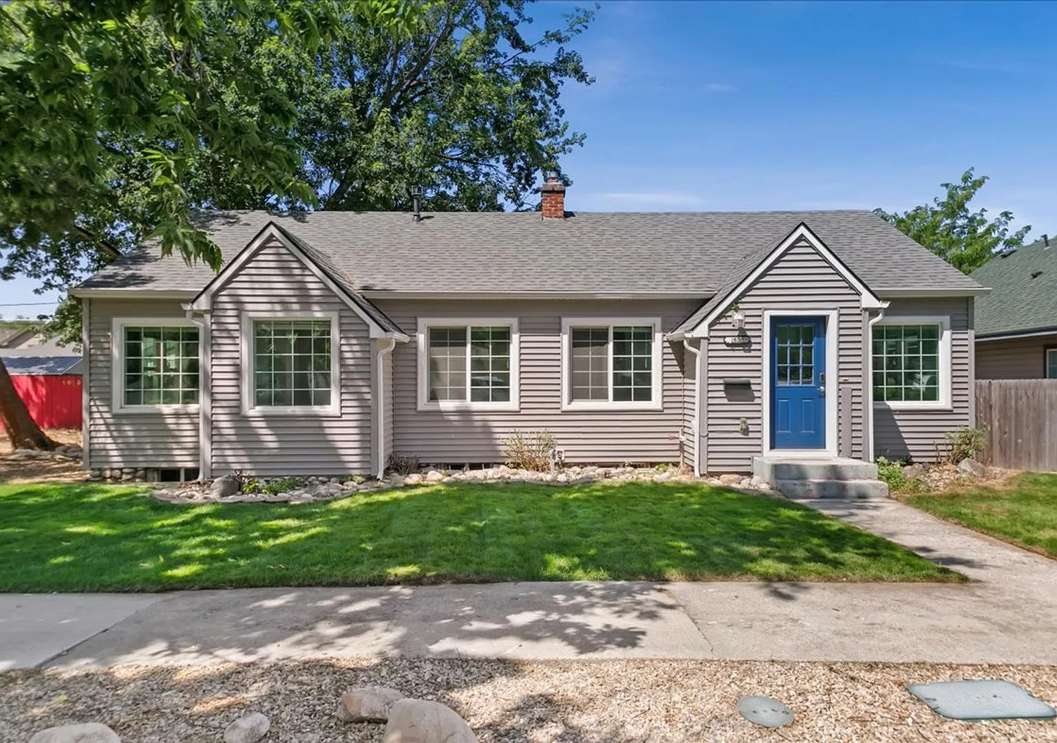 Bright, Spacious Home in Prime Southeast Boise Location — Photo 1