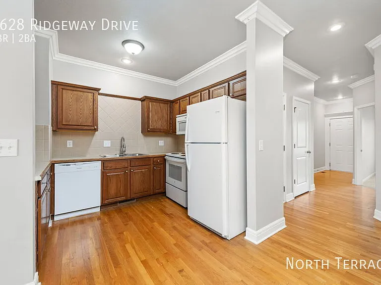 1628 Ridgeway Dr — Photo 6