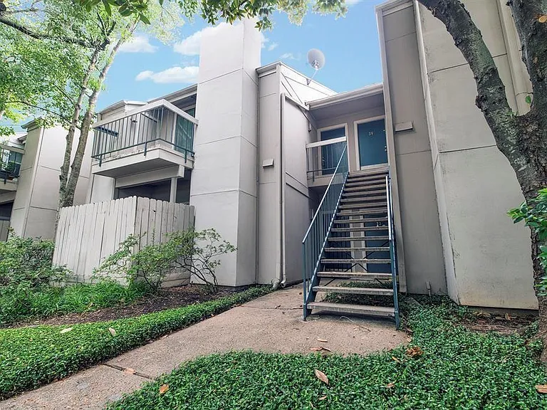 7900 N Stadium Dr #22 — Photo 2