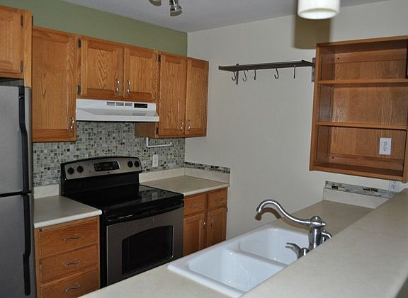 2nd image of 5844 NE 75th St Unit A102