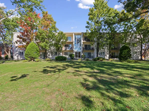 1004 E Harding Dr #201, Urbana, IL 61801