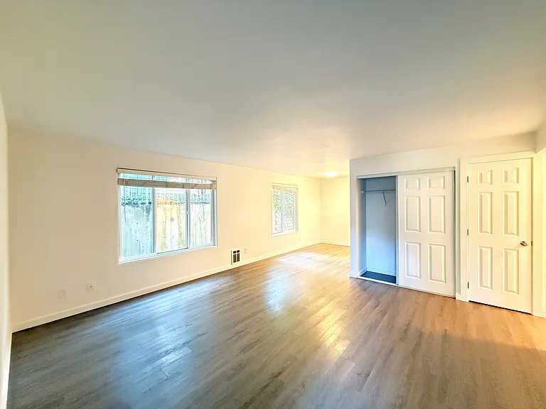 12839 SE 40th Pl #C7 — Photo 5
