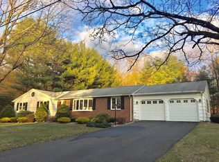 11 Inwood Dr, Wilbraham, MA 01095