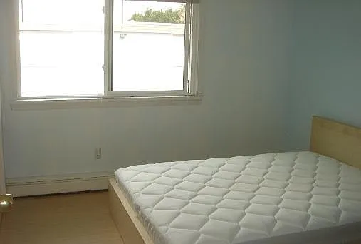 Bed Room with large Closet