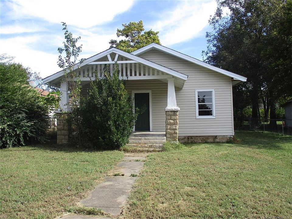 1st image of 612 N E St
