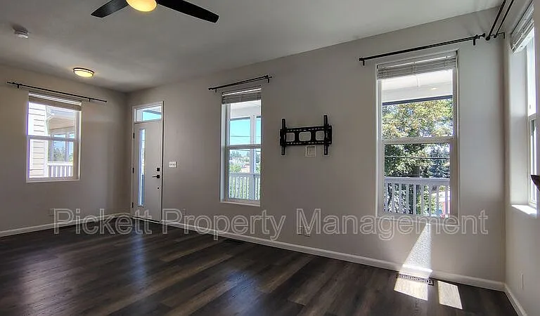 147 N Wycoff Ave — Photo 5