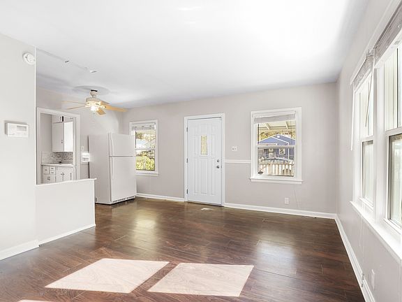 4th image of 3532 Caroline Ave