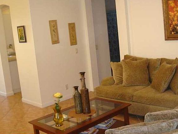 3 Bed/2 Bath Home w/Lake in Savanna, Weston