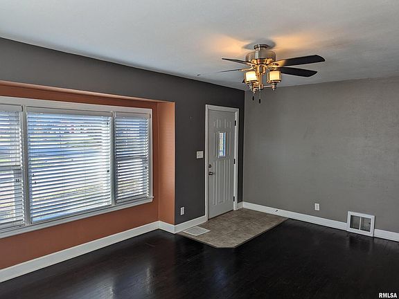 4th image of 2659 Pacific St