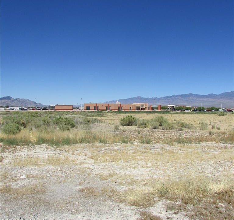 1st image of 470 S Lola Ln