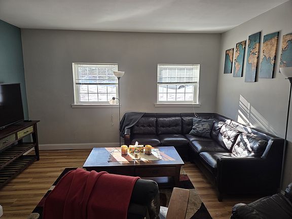 2nd image of 820 Lafayette Rd #C