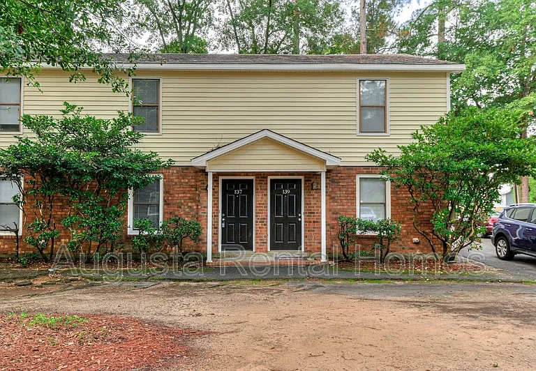 137 Chalet North Ct — Photo 1