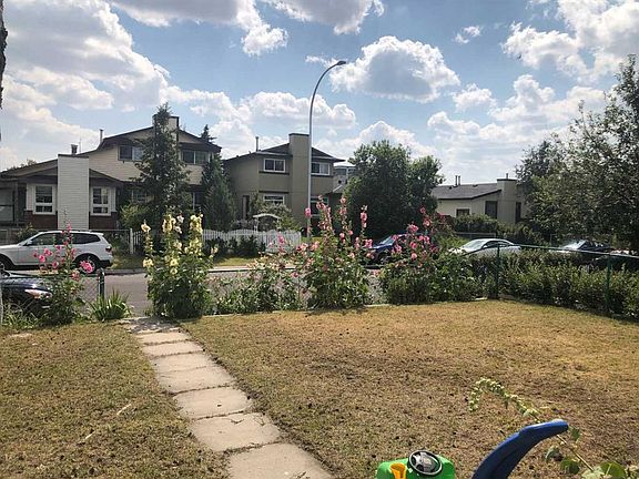 4th image of 22 S Whitman Close NE