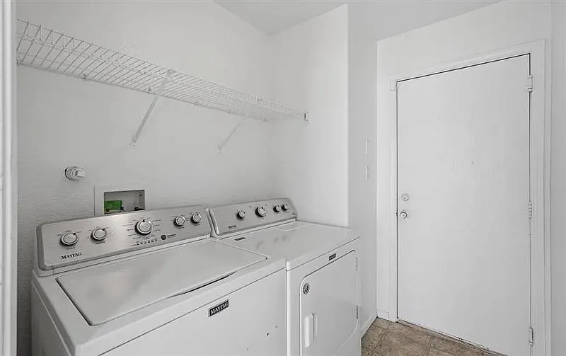 3 bed, 2.5 bath, 1917 sqft, $2,500 — Photo 4