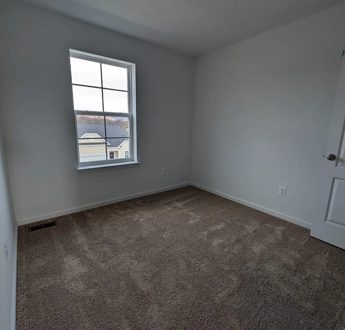 3 bed, 1738 sqft, $2,100 — Photo 4