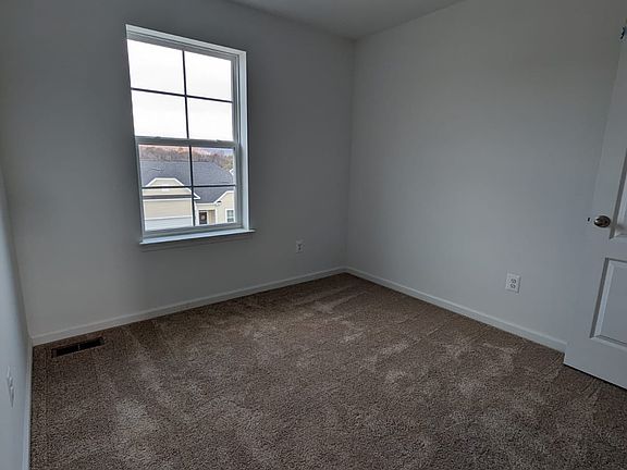 4th image of 241 Hillsdale Pl