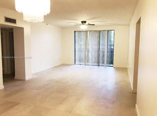 900 NE 195th St APT 113, Miami, FL 33179