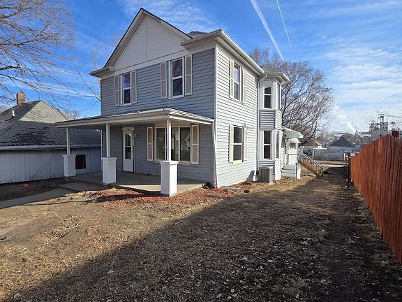 2nd image of 1118 Iowa St