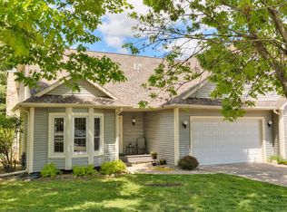 8115 Cobblestone Ct, Urbandale, IA 50322