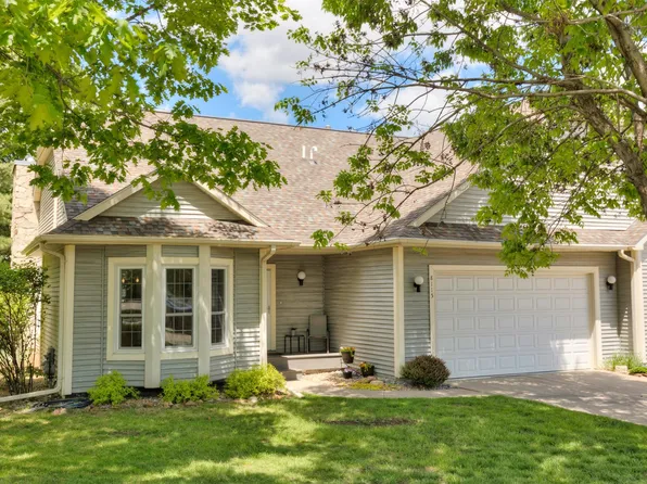 8115 Cobblestone Ct, Urbandale, IA 50322