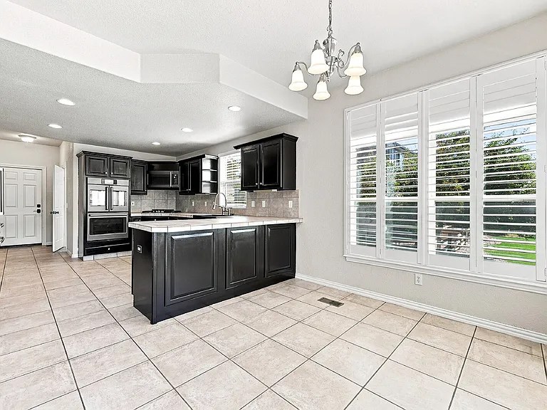 2425 Vanreen Dr — Photo 14