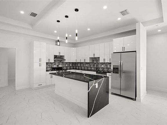 5th image of 552 Cottonwood AVE S
