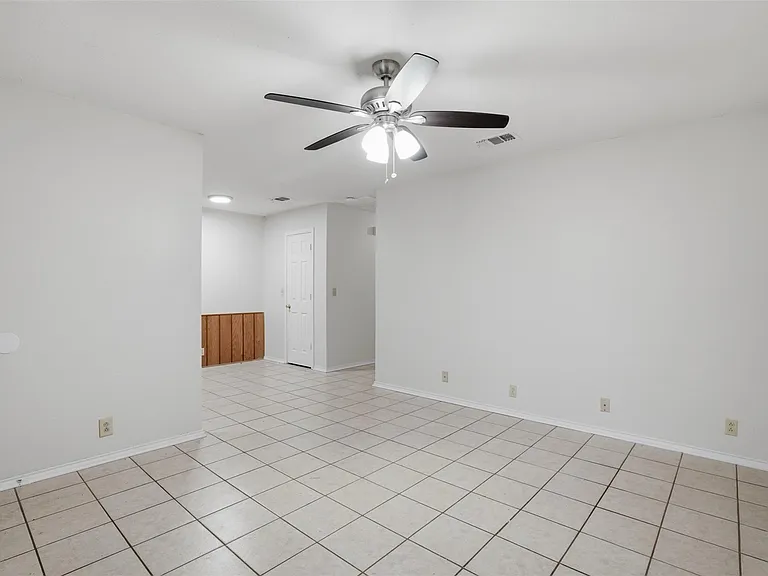 106 N Shaw St #106 — Photo 8