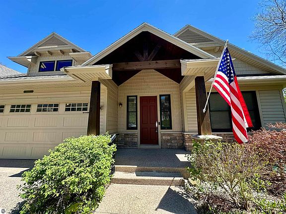 3rd image of 10070 E Sapphire Cir