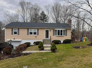 5 Little Brook Ln, Newtown, CT 06470