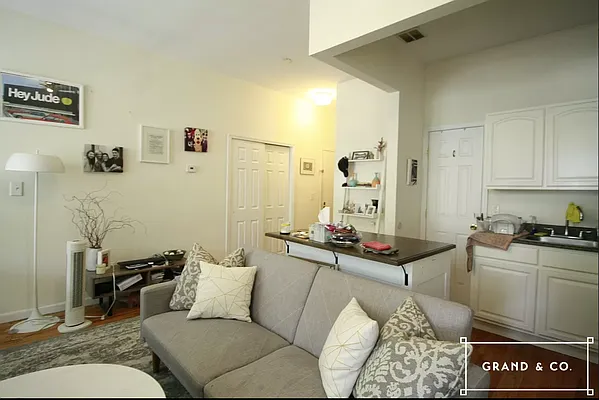 Rented by Grand & Co. | media 12