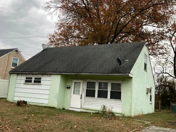 810 Winder Dr, Bristol, PA 19007